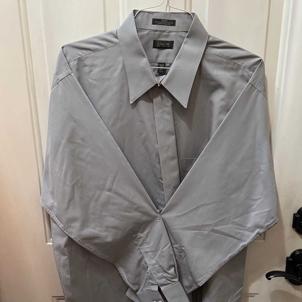 Arrow Men's Sleek Gray Dress Shirt
